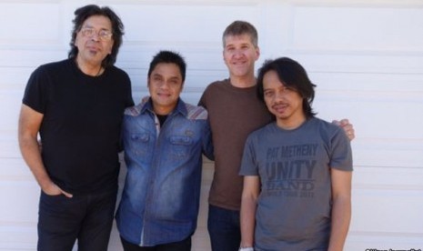 Dwiki Dharmawan menggarap album terbarunya di Los Angeles dibantu Dewa Budjana. 