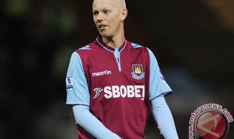 Dylan Tombides