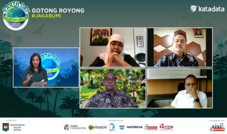 Earth Day Forum 2021: Regulasi Baru Pengelolaan Hutan Untuk Rakyat, Rabu (21/4). 