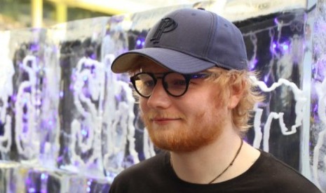 Ed Sheeran sempat tampil mendadak di salah satu gang di kota Melbourne.