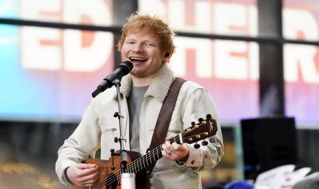 Penyanyi Ed Sheeran saat tampil di acara Today NBC di Rockefeller Plaza pada Kamis, 9 Desember 2021, di New York. Sheeran akan tampil di Billboard Music Awards 2022.