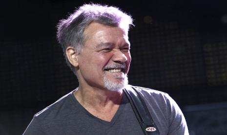 Eddie Van Halen tampil pada 13 Agustus 2015, di Wantagh, NY Van Halen, yang telah berjuang melawan kanker, meninggal pada Selasa, 6 Oktober 2020. Dia berusia 65 tahun. 