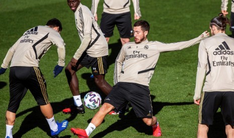 Eden Hazard berlatih bersama rekan-rekannya di Real Madrid.