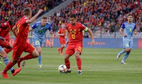 Eden Hazard saat membela Belgia melawan Kazakhstan dalam pertandingan kualifikasi Piala Eropa, Ahad (9/6) dini hari WIB