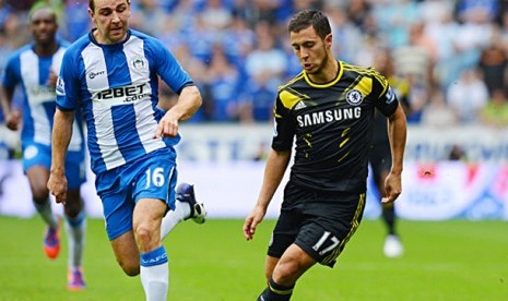 Eden Hazzard saat Chelsea melawan Wigan Athletic, Ahad (19/8).