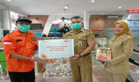 Ederra dan Rumah Zakat berikan bantuan suplemen untuk tenaga medis.