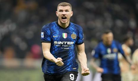 Striker Inter Milan Edin Dzeko. Dzeko dikabarkan menolak tawaran Juventus.