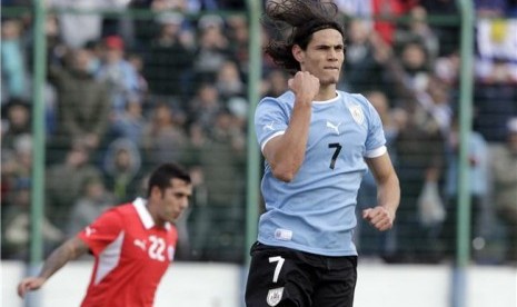 Edinson Cavani (kanan) 