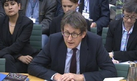 Editor of The Guardian newspaper Alan Rusbridger gives evidence to the Commons Home Affairs Committee hearing on counter-terrorism at Portcullis House, central London, Tuesday, Dec. 3, 2013. 