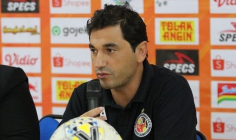 Pelatih Semen Padang Eduardo Almeida meminta timnya mengamankan tiga poin pada laga kandang terakhir di Liga 1 2019.