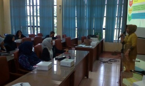 Edukasi kecantikan di Universitas Semarang (USM). 