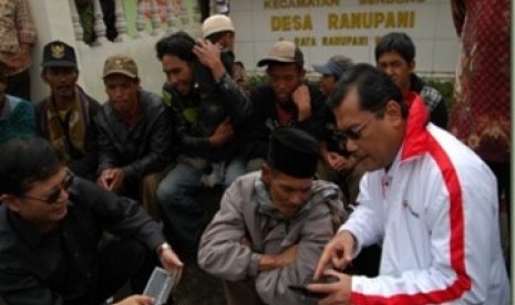 Edukasi: Masyarakat pedesaan membutuhkan edukasi dan bimbingan dalam penggunaan teknologi baru