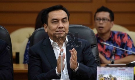 Anggota Komisi 1 DPR RI, Effendi Simbolon, meminta Kementerian Pertahanan (Kemenhan) mengkaji secara cermat rencana utang alutsista.