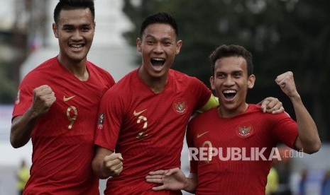 Egy Maulanan Vikri merayakan gol pembuka pada pertandingan pertama sepak bola SEA Games di Stadion Rizal Memorial, Manila, Filipina, Selasa (26/11).