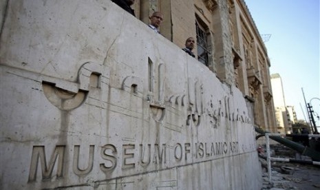 Egyptian security officers stand guard at the entrance of the Museum of Islamic Art after an explosion at the Egyptian police headquarters in downtown Cairo, Friday, Jan. 24, 2014. 