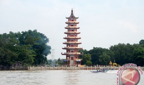 Eight floor pagoda in Musi River, South Sumatra (file photo)