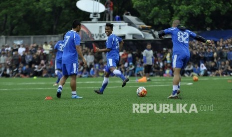 Sejumlah pemain Persib Bandung melakukan sesi latihan di Lapangan Lodaya, Kota Bandung, Rabu (29/3).