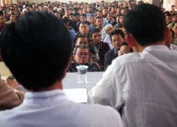 ejumlah perwakilan dari sekolah dan kampus se-Bandung mengikuti acara sosialisasi masalah NII gadungan di masjid Al-Fajri bersama Forum Ulama Ummat Indonesia (FUUI), Bandung, Jawa Barat, Sabtu (30/4).