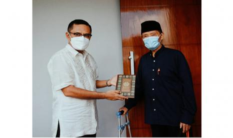 Eka Hospital Group di bawah naungan Sinar Mas (APP) kembali mewakafkan ribuan kitab suci Alquran.