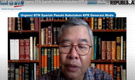 Ekonom sekaligus Direktur Eksekutif Segara Research Institute Piter Abdullah dalam Webinar Urgensi BTN Syariah Penuhi Kebutuhan KPR Generasi Muda yang ditayangkan secara daring oleh Republika Official, Kamis (14/12/2023).