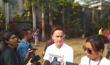 Eks pemain Chelsea, Dennis Wise saat ditemui awak media di Kedutaan Besar Britania Raya, Jakarta, Selasa (8/10). 