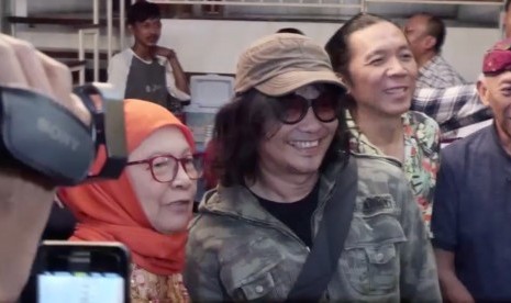 Eks personel Band Slank, Bongky (Ketiga Kanan)