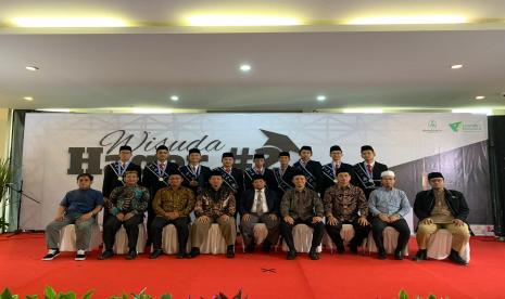 Ekselensia Tahfizh School (eTahfizh) yang berada di bawah naungan Lembaga Pengembangan Insani Dompet Dhuafa (LPI DD) berkomitmen mencetak generasi muda penghafal Alquran yang memiliki jiwa kepemimpinan tinggi.