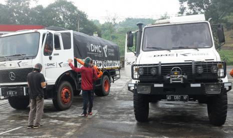 Ekspedisi Food For Dhuafa terus digulirkan Dompet Dhuafa untuk keberlangsungan ketahanan pangan masyarakat selama masa pandemi Covid-19.Pada Ahad (17/5) kemarin, Tim Dompet Dhuafa meneruskan amanah dari Badan Pengelola Keuangan Haji (BPKH) serta melanjutkan distribusi ke Kabupaten Tasikmalaya, Jawa Barat.Pada Ahad (17/5) kemarin, Tim Dompet Dhuafa meneruskan amanah dari Badan Pengelola Keuangan Haji (BPKH) serta melanjutkan distribusi ke Kabupaten Tasikmalaya, Jawa Barat.