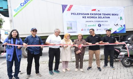 IPB University berhasil melakukan ekspor perdana tempe beku sebanyak 17,2 ton ke Korea Selatan. Momen ini dilangsungkan di Jakarta, Sabtu (11/2/2023).