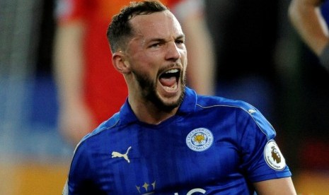 Ekspresi Danny Drinkwater seusai menjebol gawang Liverpool.