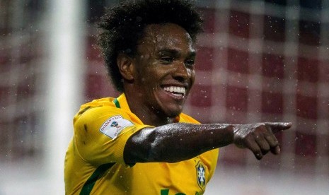 Willian saat memperkuat Brasil.