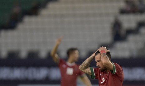 Ekspresi gelandang timnas Indonesia, Stefano Lilipaly seusai gagal memasukkan bola ke gawang Thailand pada laga penyisihan Grup A Piala AFF 2016 di stadion Philippinne Sport, Bocaue, Bulacan, Filipina, Sabtu (19/11). Lilipaly diragukan tampil lawan Singapu