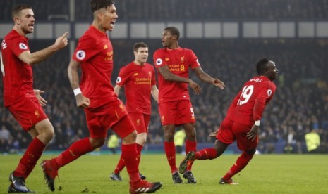 Ekspresi kegembiraan pemain Liverpool setelah menjebol gawang Everton.