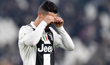 Ekspresi kekecewaan Cristiano Ronaldo setelah gagal mengeksekusi penalti.