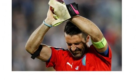 Ekspresi kesedihan Gianluigi Buffon setelah Italia disingkirkan Jerman di Piala Eropa 2016.