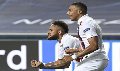 Ekspresi Neymar (kiri) setelah PSG menjebol gawang Atalanta.