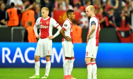 Ekspresi para pemain Ajax setelah gagal menjuarai Liga Europa.