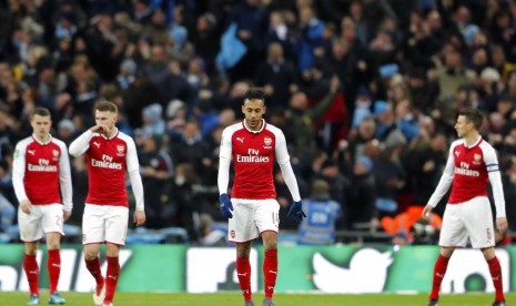 Ekspresi para pemain Arsenal saat gawangnya dibobol oleh Manchester City pada final Piala Liga Inggris.