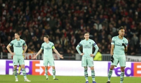 Ekspresi para pemain Arsenal setelah dikalahkan Rennes di Liga Europa.