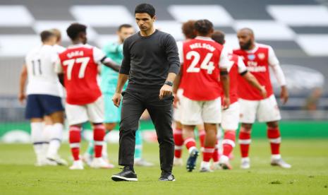 Ekspresi pelatih Arsenal Mikel Arteta usai Arsenal kalah dari Tottenham 1-2.