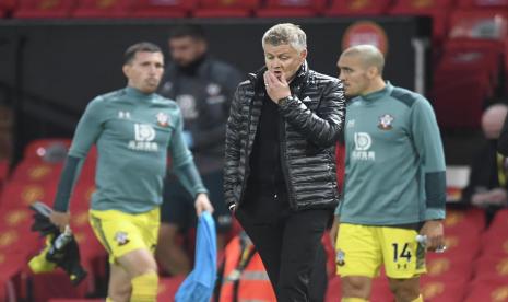 Ekspresi pelatih Manchester United (MU) Ole Gunnar Solskjaer usai timnya ditahan imbang Southampton 2-2.