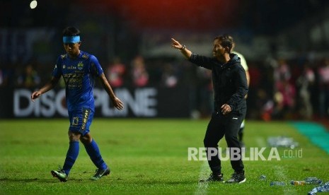 Pelatih Persib Bandung Djadjang Nurdjaman 