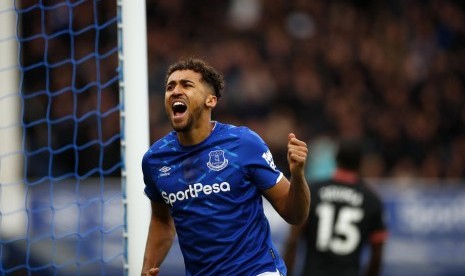 Ekspresi pemain Everton Dominic Calvert-Lewin seusai menjebol gawang Chelsea pada laga pekan ke-16 Liga Inggris di Goodison Park, Liverpool, Sabtu (7/12).