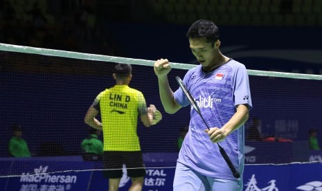 Ekspresi pemain Indonesia, Jonatan Christie usai mengalahkan pemain Cina, Lin Dan di babak pertama China Open Super Series Premier, Rabu (15/11).