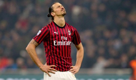 Ekspresi penyerang AC Milan, Zlatan Ibrahimovic usai kekalahan Milan 2-4 dari Inter.