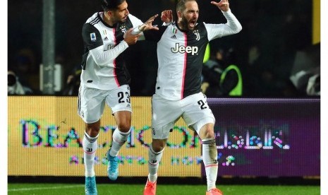 Ekspresi penyerang Juventus Gonzalo Higuain (kanan) setelah menjebol gawang Atalanta.