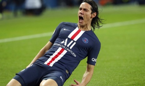 Ekspresi penyerang PSG, Edison Cavani usai mencetak gol ke gawang Lyon.