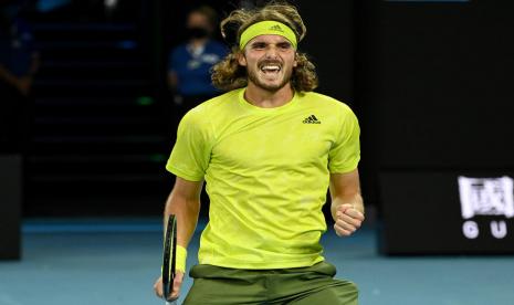 Ekspresi petenis Yunani, Stefanos Tsitsipas usai memastikan diri ke babak ketiga Australia Open, Kamis (11/2).