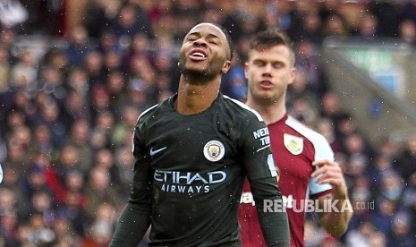 Ekspresi Raheem Sterling saat gagal memanfaatkan kesempatan mencetak gol ke gawang  Burnley di Turf Moor, Burnley, Sabtu (3/2).