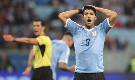 Ekspresi striker Timnas Uruguay, Luis Suarez pada laga Grup C Copa America 2019 melawan Jepang, Jumat (21/6).